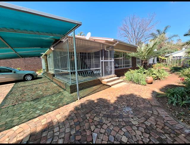 3 BEDROOM HOUSE FOR SALE IN QUEENSWOOD